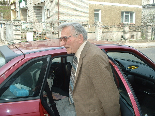 Piesek juz w samochodzie!